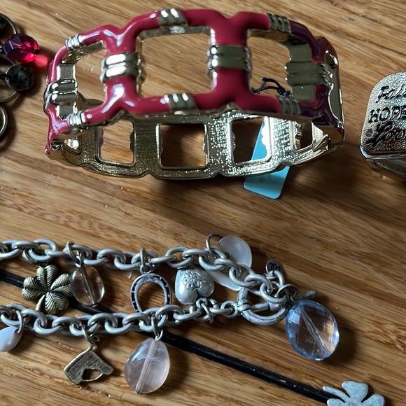 Bracelet Bundle - all costume jewelry - Picture 3 of 4